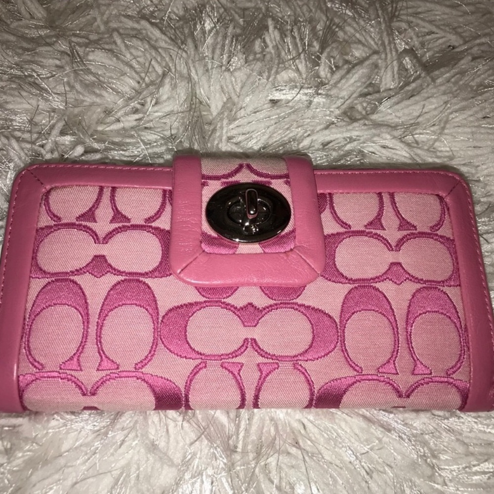 Coach wallet 🌷